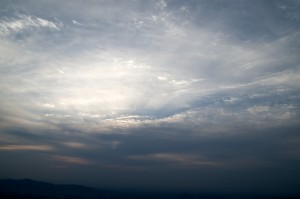 雲の向こうの太陽